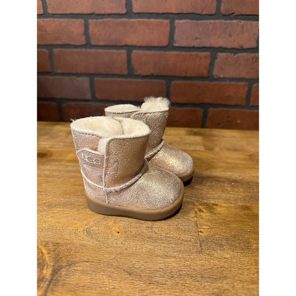 Ugg Keelan Rose Gold Metallic Baby Ugg Boots Size 0/1 - Picture 1 of 8